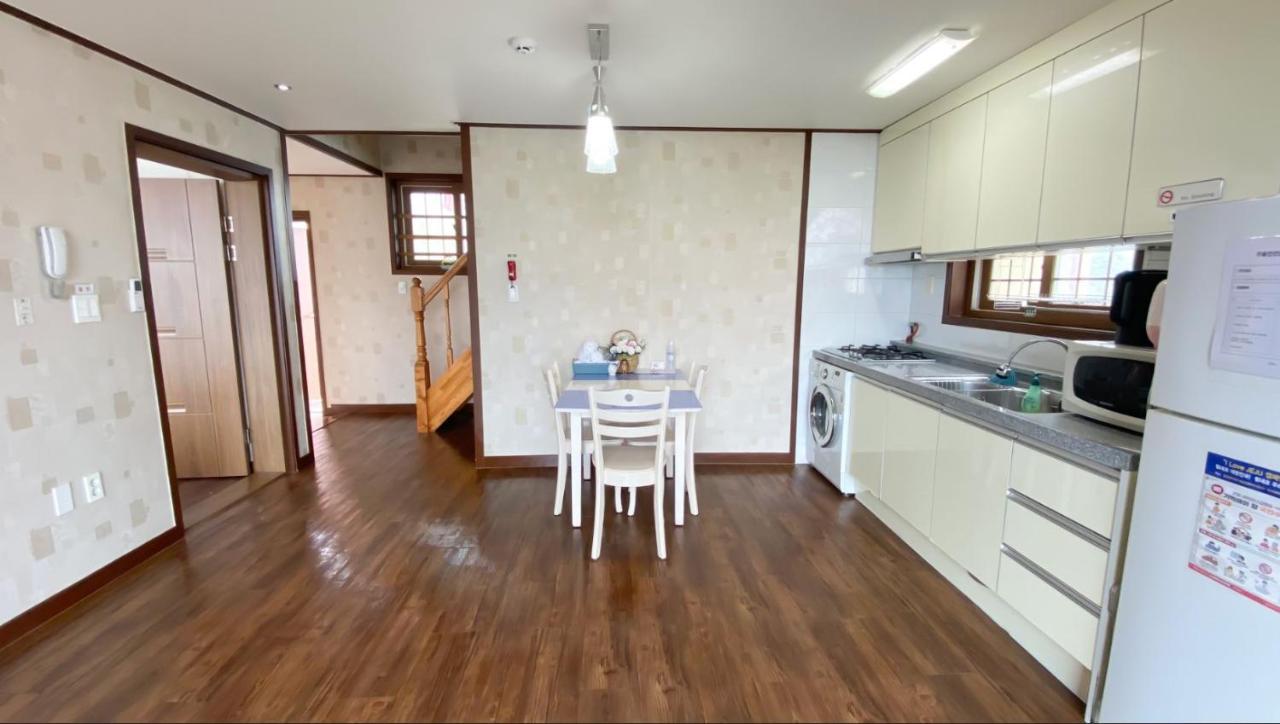 Jeju Time-Travel Pension Exterior photo